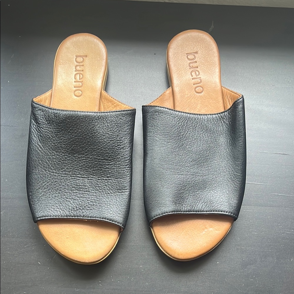 Bueno Black Leather Women's Sandals